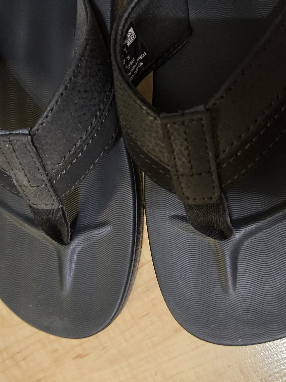 NWOT Reef Men's Black Cushioned Flip Flops